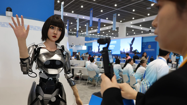 Mỹ 'đốt' hơn 500 tỷ USD vào AI, Trung Quốc âm thầm chọn con đường thực dụng nhưng hiệu quả