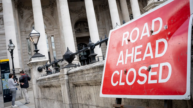 Nền kinh tế lớn thứ 6 thế giới lung lay: Tăng trưởng đóng băng, NHTW tiến thoái lưỡng nan trước quyết định lãi suất