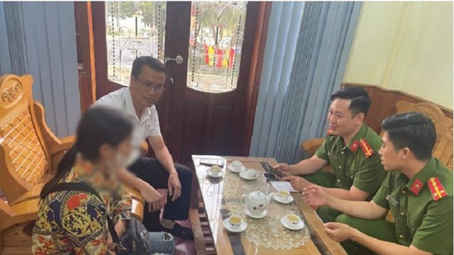 Chị T. đến ngân hàng chuyển 100 triệu tới tài khoản PGBank của 'Cán bộ Hải quan', nhân viên Agribank lập tức báo công an