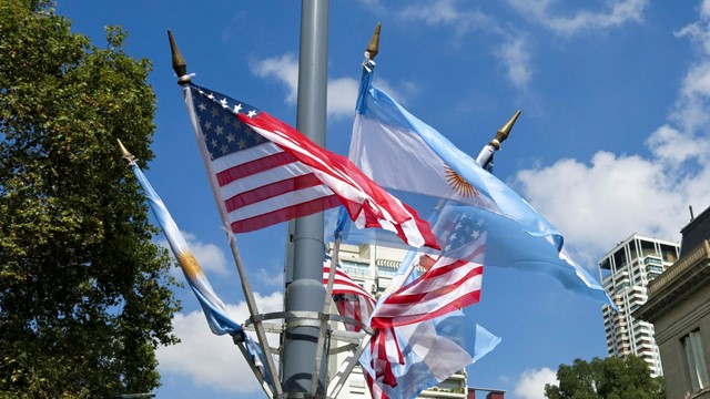 Quốc gia đồng minh rơi vào khủng hoảng, đồng nội tệ giảm sốc: Mỹ lập tức ra tuyên bố nóng