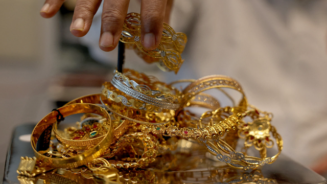 48 tiếng khám xét nhà riêng và trụ sở làm việc của quan chức, thu giữ khẩn cấp 4 tỷ đồng tiền mặt, hơn 6 cân vàng 