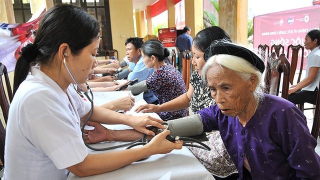 Nghỉ hưu năm 2025, đóng BHXH đủ 27 năm, lương hưu nhận về bao nhiêu?