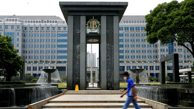 Nền kinh tế số 1 Đông Nam Á ‘lung lay’: Đồng nội tệ tiến sát mức thấp kỷ lục, NHTW quyết tâm can thiệp bằng mọi cách