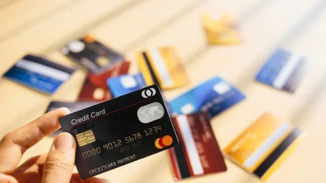 Một ngân hàng tạm dừng toàn bộ dịch vụ thẻ trong thời gian ngắn