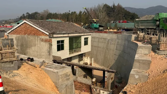 Nhà ông D. không chịu di dời khiến dự án đường cao tốc bị 'tách đôi', tuyên bố phải nhận bồi thường 7 tỷ kèm ba suất đất mới rời đi