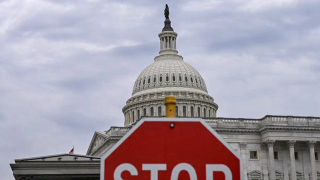 Chính phủ Mỹ chính thức đóng cửa hôm nay 1/10: Vàng lập kỷ lục mới, chứng khoán châu Á giảm điểm