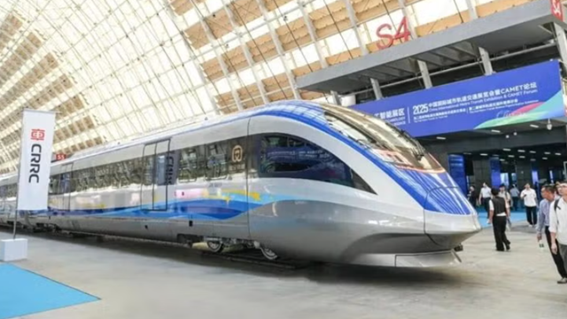 Chế tạo thành công tàu điện thông minh vận tốc tối đa 200km/h có khả năng tự động ra quyết định
