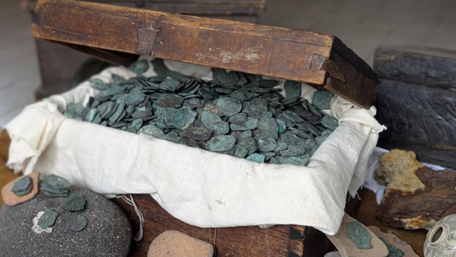 Phát hiện kho báu 1.000 đồng tiền vàng, bạc dưới biển, trị giá hơn 26 tỷ đồng