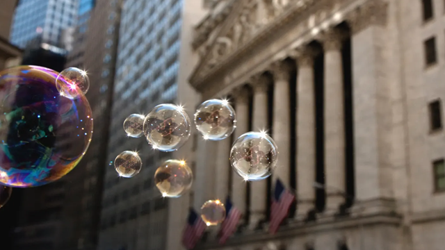 Thị trường tăng nóng, tín dụng phình to: Dấu hiệu bong bóng ngày càng rõ?