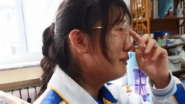 Đỗ Á khoa toàn quốc nhưng vẫn trượt đại học, nữ sinh kiện Viện Khảo thí tỉnh và đòi bồi thường 3.000 đồng