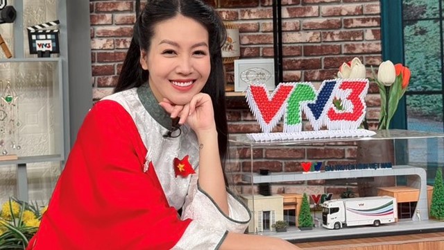 Nữ MC Điều ước thứ 7 ủng hộ đồng bào vùng lũ 100.000.000 đồng