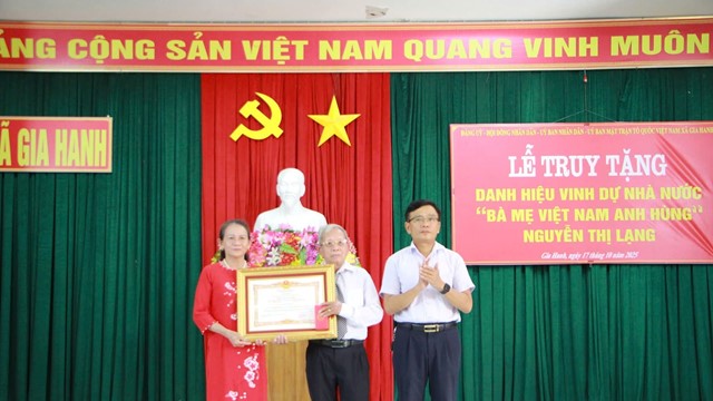 Mẹ Nguyễn Thị Lạng được truy tặng danh hiệu “Bà mẹ Việt Nam anh hùng” 