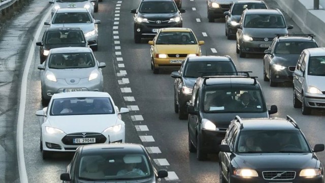 Lộ diện quốc gia đầu tiên trên thế giới sử dụng 100% xe điện, tăng mạnh đánh thuế xe xăng 