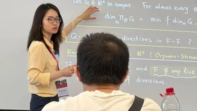 Nữ Giáo sư Toán học sinh năm 1991 vừa giành cú đúp giải thưởng danh giá, là ứng cử viên cho Huy chương Fields 2026