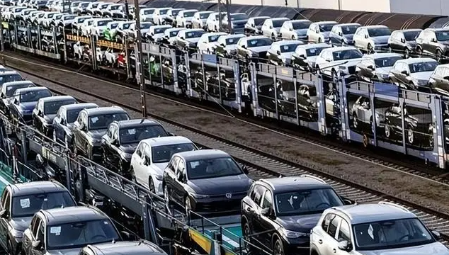 Mỹ giáng đòn thuế quan, Trung Quốc cắt nguồn chip: Huyền thoại ô tô Đức lỗ kỷ lục, châu Âu rúng động