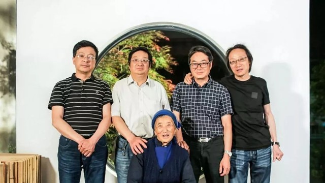 Bốn anh em ruột rủ nhau về quê xây nhà cho bố mẹ: Rộng 700m2 với 11 phòng, cách bố trí rất độc đáo, nghe lý do phía sau ai cũng nể phục