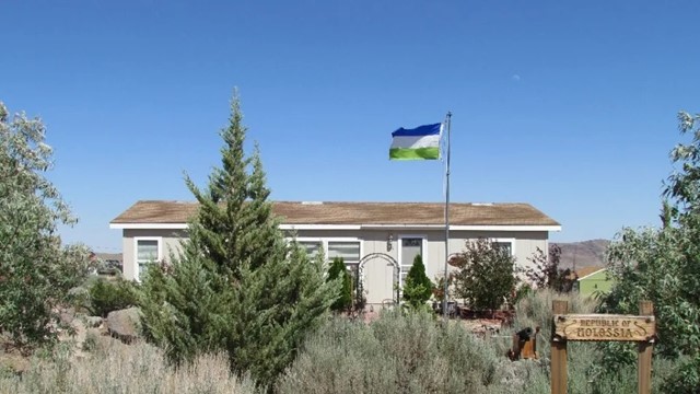 Quốc gia siêu nhỏ có diện tích bằng 1/100 Hồ Tây, cả nước chỉ có 36 người và 1 con chó, chuyển thư bằng tên lửa