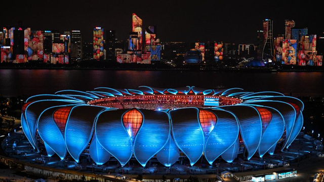 Sân vận động sức chứa 80.000 người được xây dựng bên dòng sông huyết mạch, vốn đầu tư lên tới 9.500 tỷ đồng