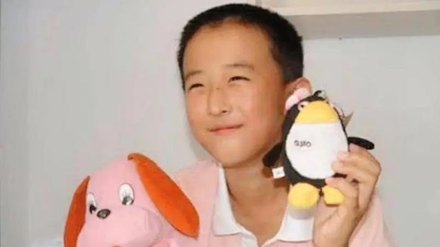 Thần đồng 10 tuổi đỗ đại học, 16 tuổi học Tiến sĩ nay thất nghiệp, sống nhờ tiền chu cấp của bố mẹ, mỗi ngày chỉ ăn rau và canh