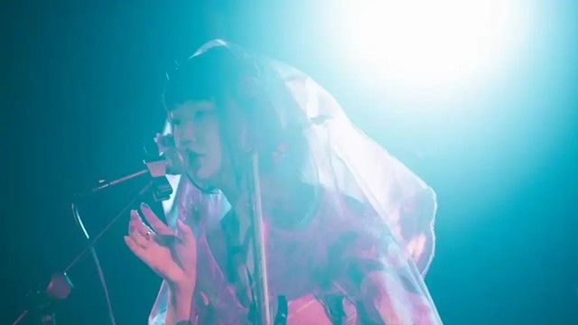 Nữ ca sĩ nổi tiếng sinh năm 1999 qua đời