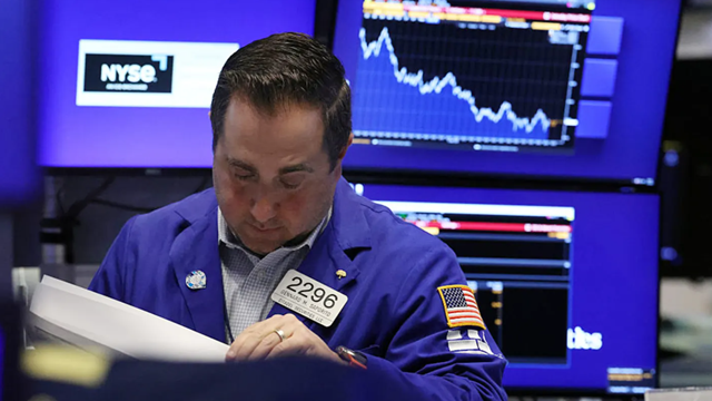 Phố Wall chao đảo tối 14/11: Dow Jones bốc hơi hơn 300 điểm, vàng lao dốc khi Fed phát tín hiệu cứng rắn