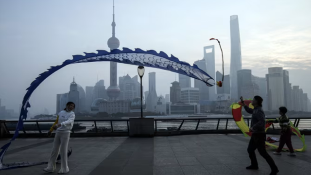 Nhà đầu tư nước ngoài rót tiền vào Trung Quốc với tốc độ không tưởng: Chuyện gì đang xảy ra?