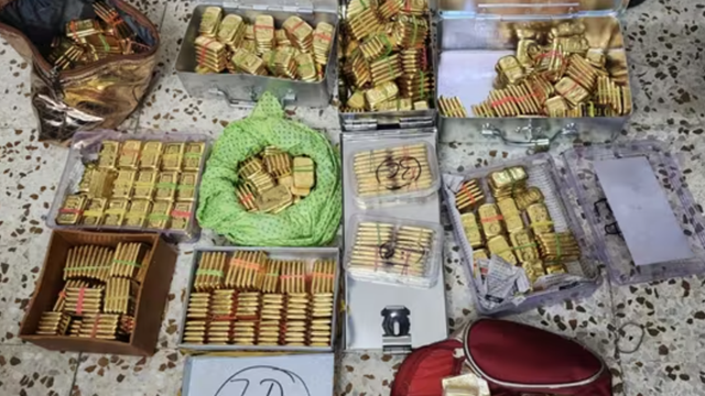 Tịch thu 4 tỷ đồng tiền mặt chất thành đống, gần 90 cân vàng thỏi tại căn hộ của hai cha con M.