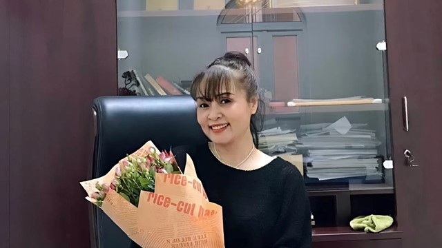 Cựu học sinh chuyên Phan Bội Châu từng thi trượt báo chí, nay là NSND, 'nữ đạo diễn số 1' của làng sân khấu Việt