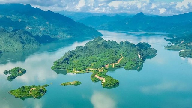 Việt Nam có hồ nước dung tích lớn nhất Đông Nam Á, trải dài 230km, là nguồn cấp nước chính cho 'công trình thế kỷ' do Liên Xô thiết kế