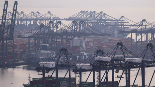 Hàng loạt công ty ồ ạt rút khỏi Trung Quốc, chuyện gì đã xảy ra?