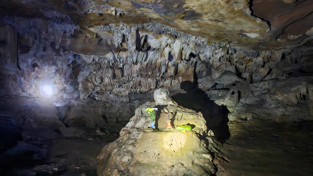 Hang động sở hữu tượng Phật ngồi thiền 'độc nhất' Việt Nam, nằm trong vùng lõi của di sản được UNESCO vinh danh