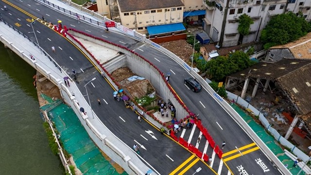 Bà D. từ chối nhận 745 triệu cùng căn hộ 80m2 view biển, cố thủ 10 năm trong nhà ngói 30m2 kẹt giữa cầu trọng điểm và nhận cái kết cay đắng