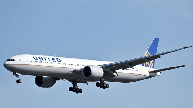 Máy bay Boeing 777 mất điện ngay sau khi cất cánh, 275 hành khách hoảng hồn