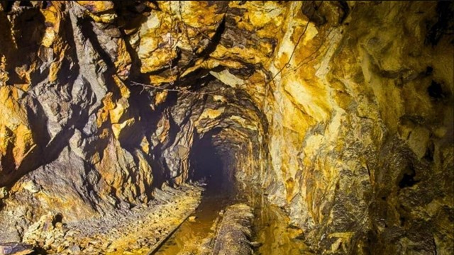 Phong tỏa khẩn cấp vành đai vàng trữ lượng 100 tấn và 'kho báu' trị giá hơn 200.000 tỷ tại một tỉnh Đông Bắc