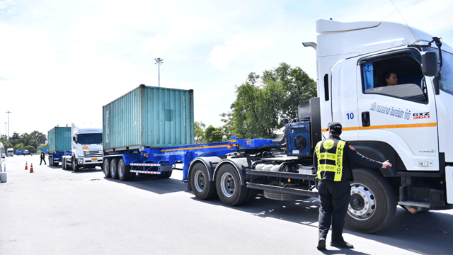 Nối gót Hà Nội: Thủ đô một nước Đông Nam Á tính giảm xe xăng, cấm xe 6 bánh tại 50 quận