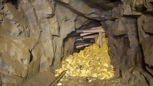 Phong tỏa khẩn cấp, tịch thu 100kg vàng do một nông dân phát hiện trong núi sâu