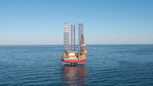 Láng giềng Việt Nam khoan sâu 1.688m, phát hiện mỏ 'vàng đen' trữ lượng hơn 100 triệu tấn dưới đáy biển