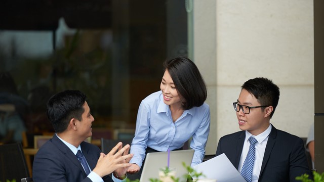 Muốn giảm rác thải, hãy bắt đầu từ lương CEO?