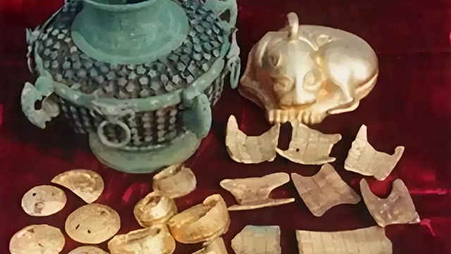 Phong tỏa khẩn cấp, niêm phong 40kg vàng do 3 người nông dân đào được dưới ruộng 