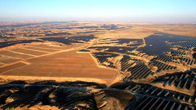Huy động nhân công, láng giềng Việt Nam xây dựng 'siêu pin không khí' lớn nhất thế giới giữa sa mạc, đủ cung cấp điện cho 30.000 hộ gia đình