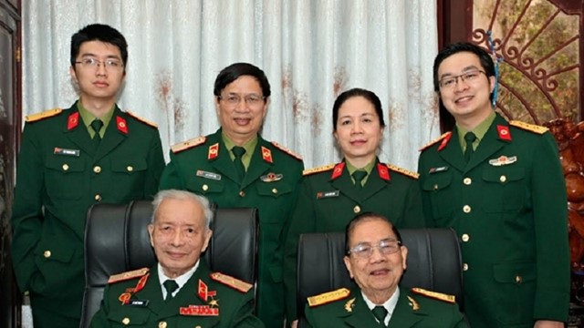 Gia đình hiếm hoi của Việt Nam có 3 cha con cùng nhận Giải thưởng Hồ Chí Minh: 2 người là 'tướng' ghép tạng kiệt xuất, con dâu, cháu nội đều là bác sĩ lừng danh