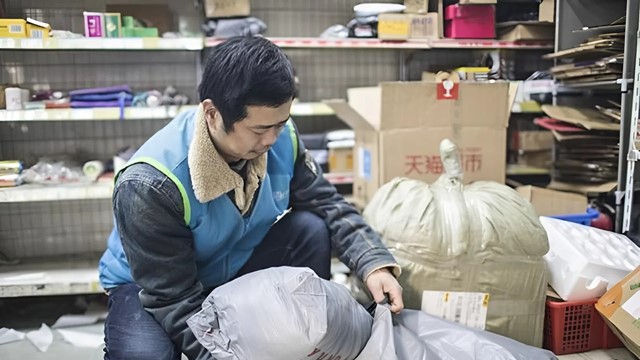 Phó Giáo sư, giảng viên đại học danh tiếng nghỉ việc đi làm shipper