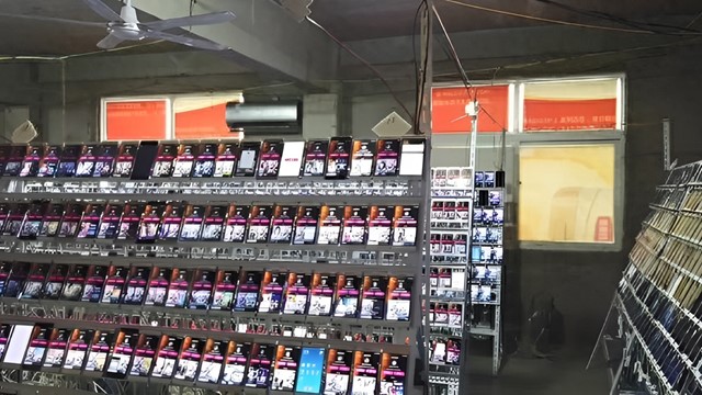 Phong tỏa khẩn cấp, tịch thu 26.000 điện thoại di động, 33,8 tỷ tiền mặt tại một căn nhà