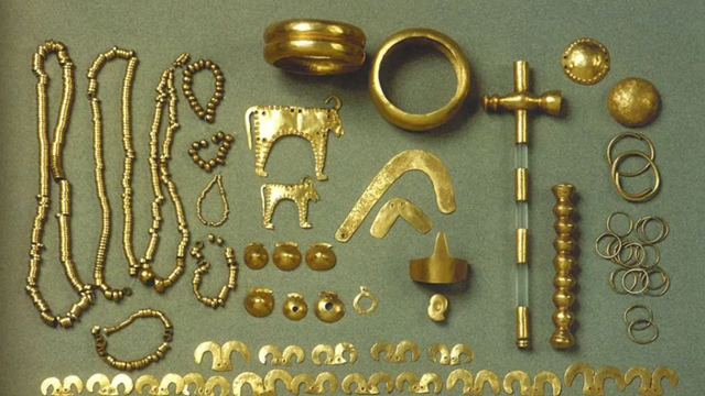 Phong tỏa khẩn cấp, thu giữ 6,5kg vàng do người lái máy xúc phát hiện