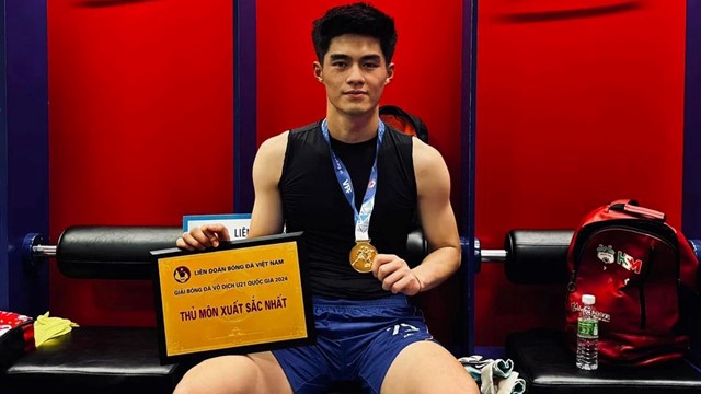 Chân dung 'Người nhện' của U23 Việt Nam: Cao 1m90, quê gốc Hưng Yên, trưởng thành từ 'lò' đạo tạo bóng đá nổi tiếng