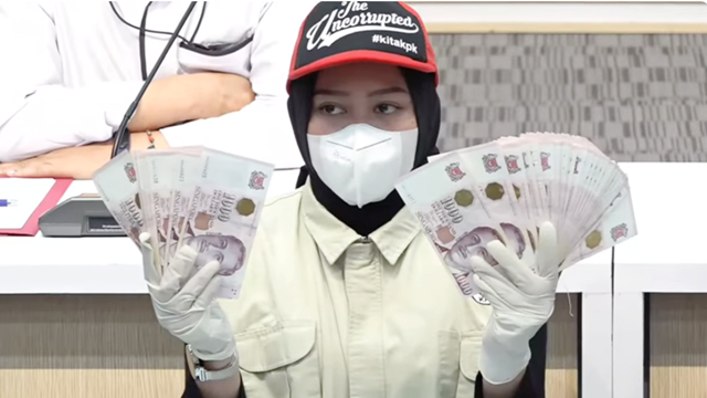 Khởi tố 3 quan chức ăn hối lộ hơn 6 tỷ đồng, thu giữ nhiều tiền, vàng