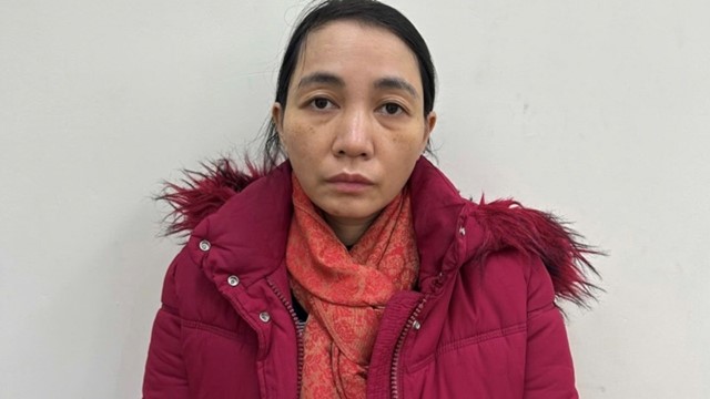 Bắt Nguyễn Thị Minh Nguyệt SN 1982 khi đang trộm 10 lọ lăn lách NIVEA