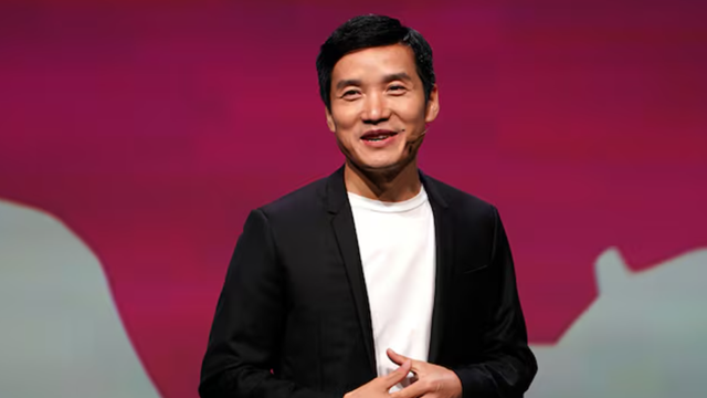 Truy nã một CEO hãng điện thoại