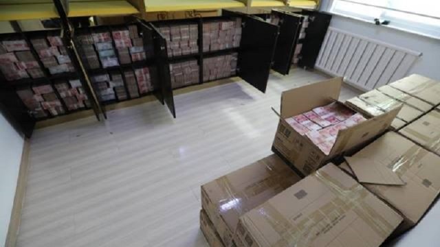 Tịch thu 753 tỷ tiền mặt chất thành đống trong nhà của nữ Giám đốc công ty mỹ phẩm