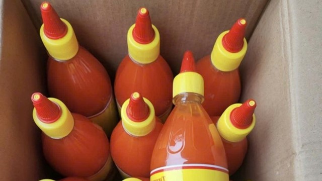 Thu giữ toàn bộ 2.392 chai tương ớt, khởi tố Giám đốc Nguyễn Minh Quang sinh năm 1992